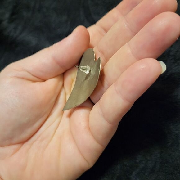 Large silver heart earrings lined in gold - Picture 3 of 6